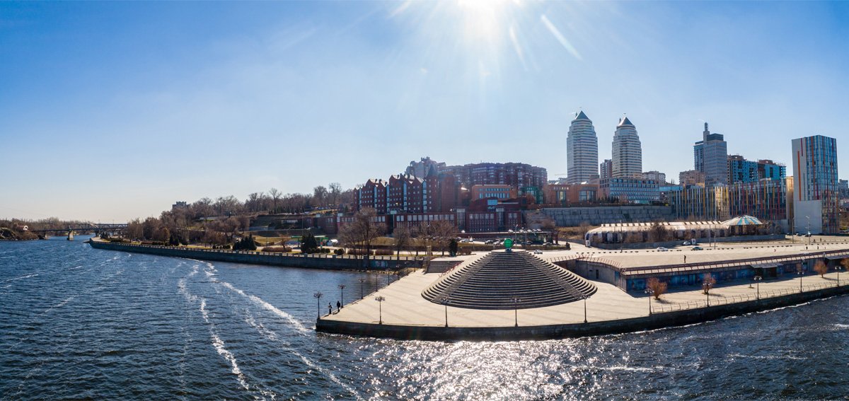 Весна разукрашивает город Весна разукрашивает город