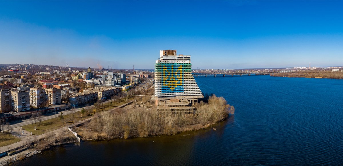 Бесконечный Днепр уходит в даль Бесконечный Днепр уходит в даль