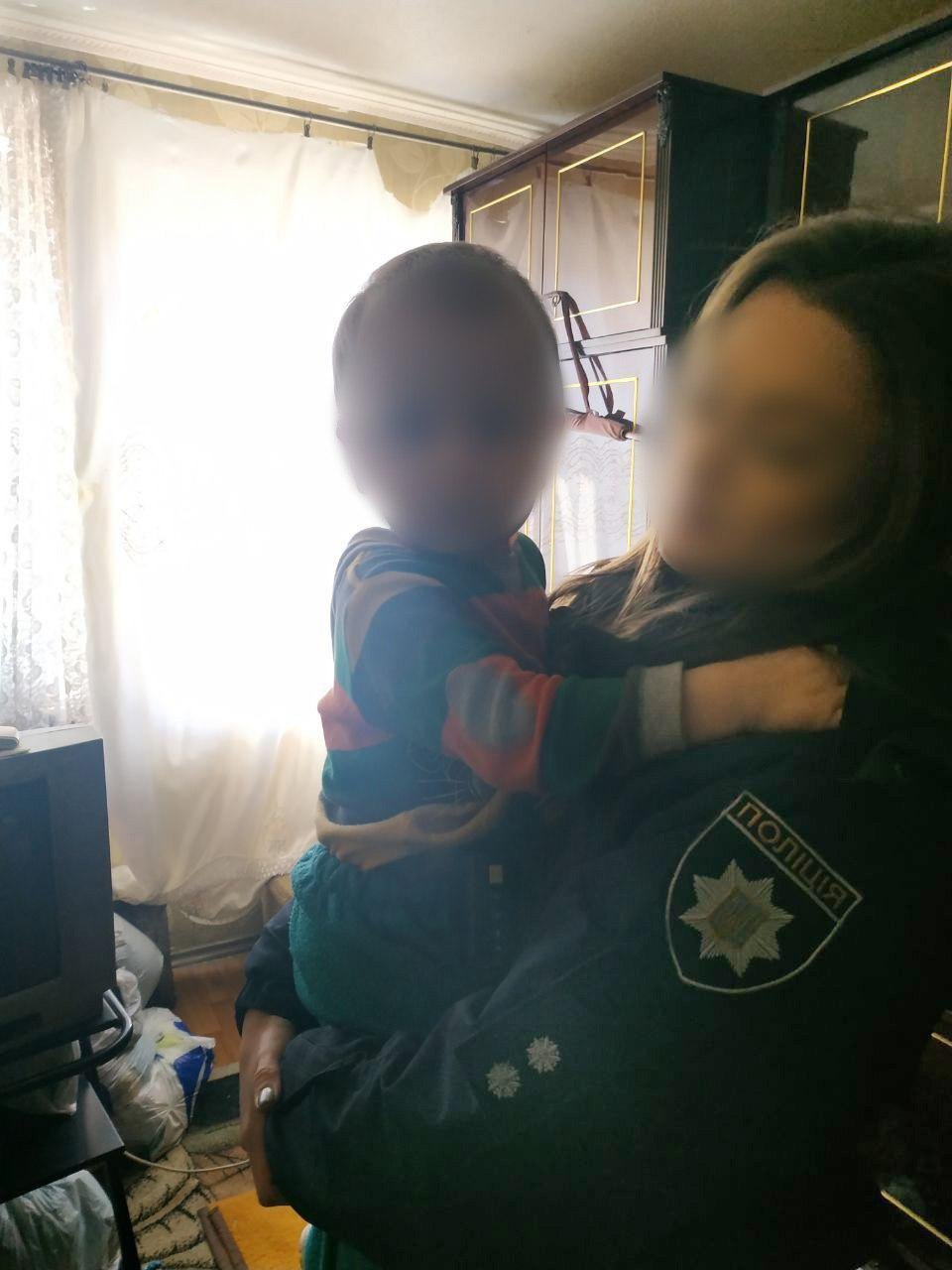 Патрульные забрали у женщины 1,5 годовалого мальчика