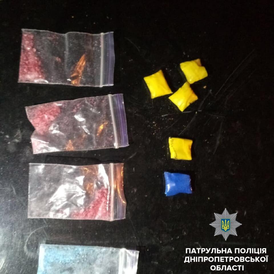 У мужчины были при себе вещества, похожие на наркотики