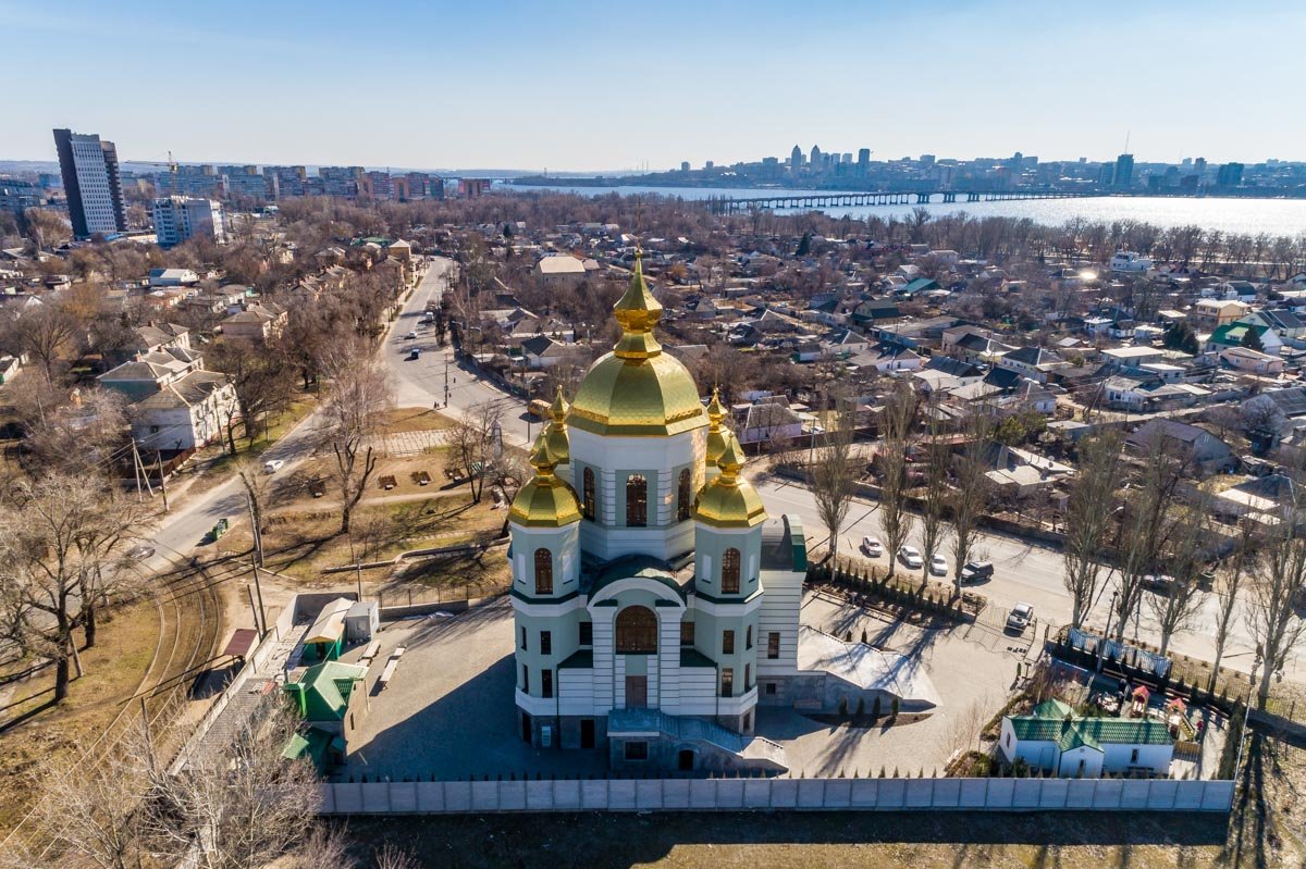 Храм исполнен в каноническом архитектурном стиле