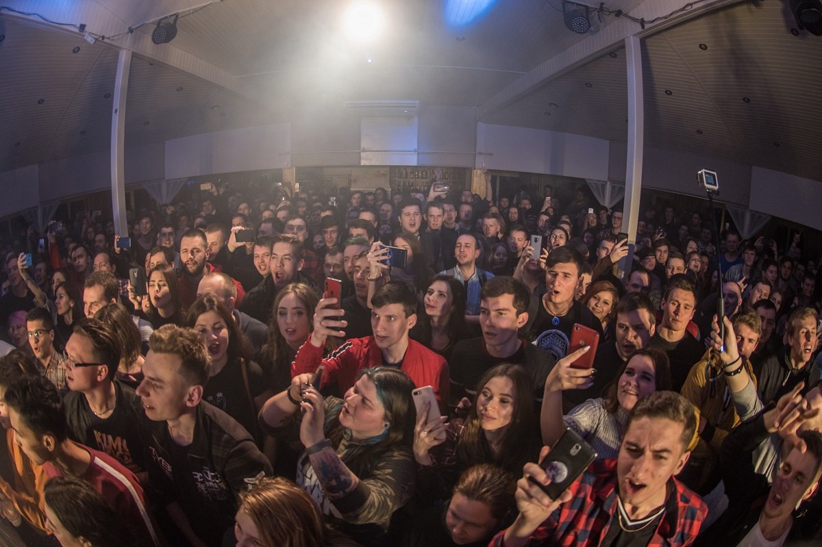 Люди получили взрыв эмоций 