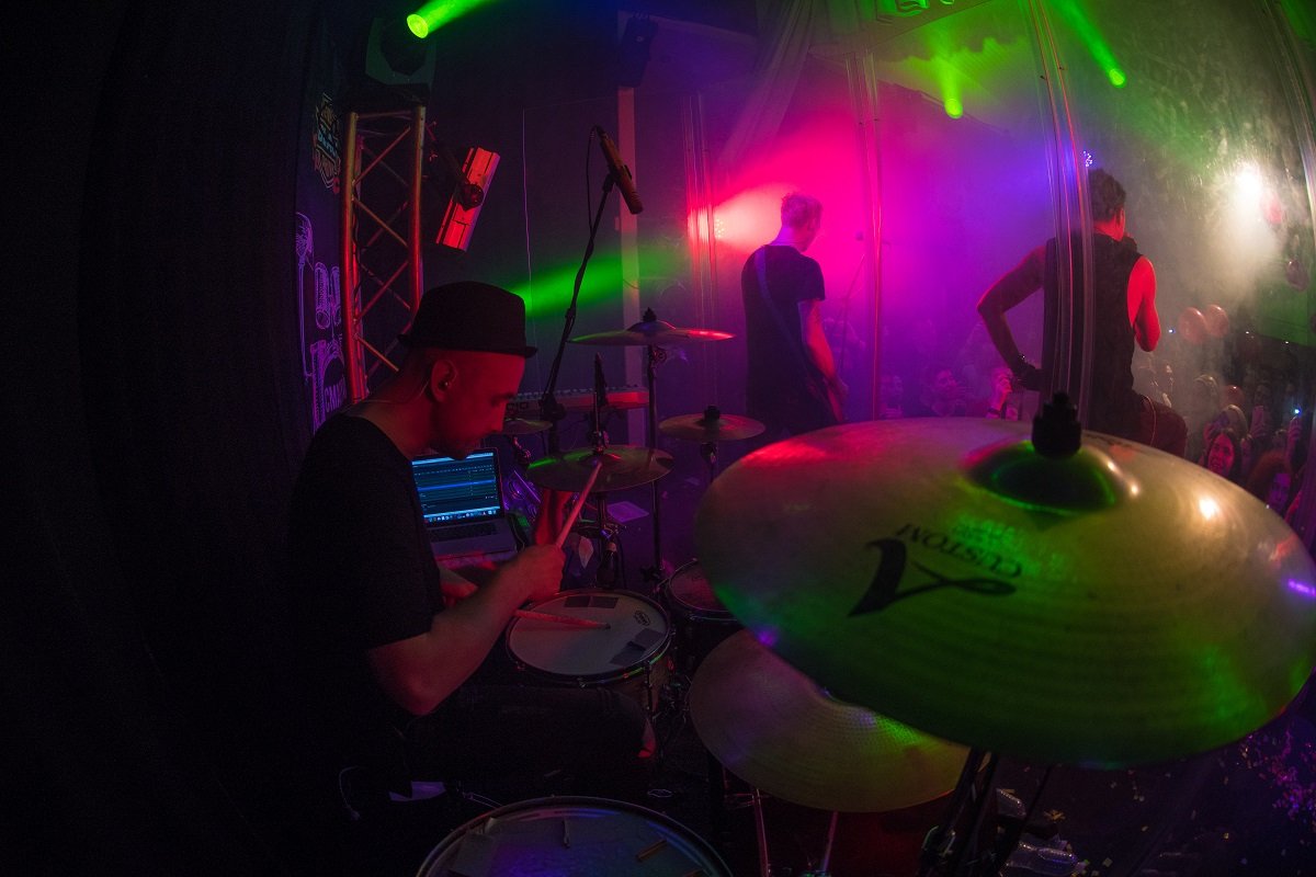 Группа порвала зал с первых аккордов