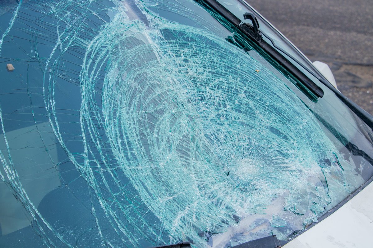 По словам сотрудников патрульной полиции, автомобиль Opel двигался со стороны Каменского в строну Днепра По словам сотрудников патрульной полиции, автомобиль Opel двигался со стороны Каменского в строну Днепра