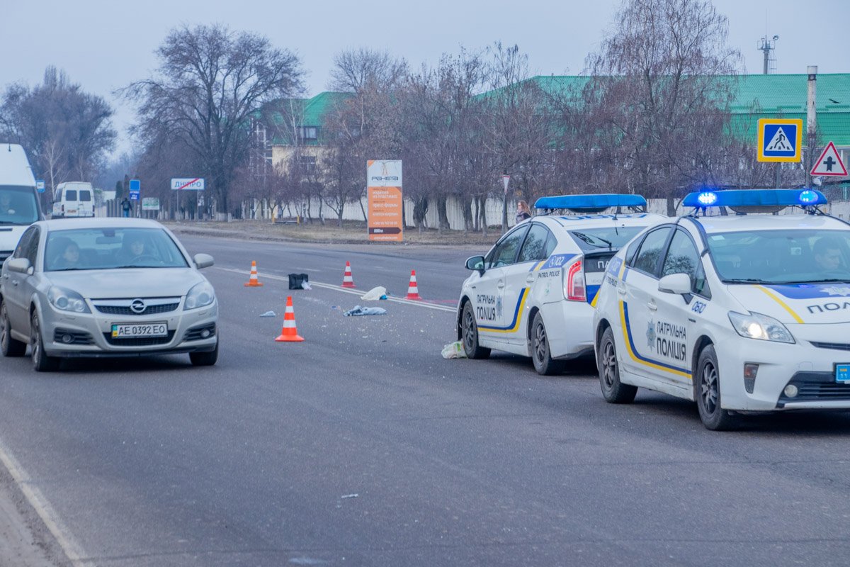 Мужчина утверждает, что пострадавшая выскочила из-за автоцистерны и он не успел затормозить Мужчина утверждает, что пострадавшая выскочила из-за автоцистерны и он не успел затормозить