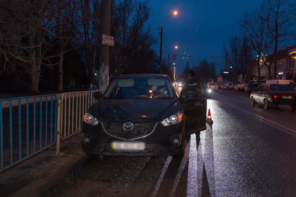 Mazda не остановилась перед пешеходным переходом