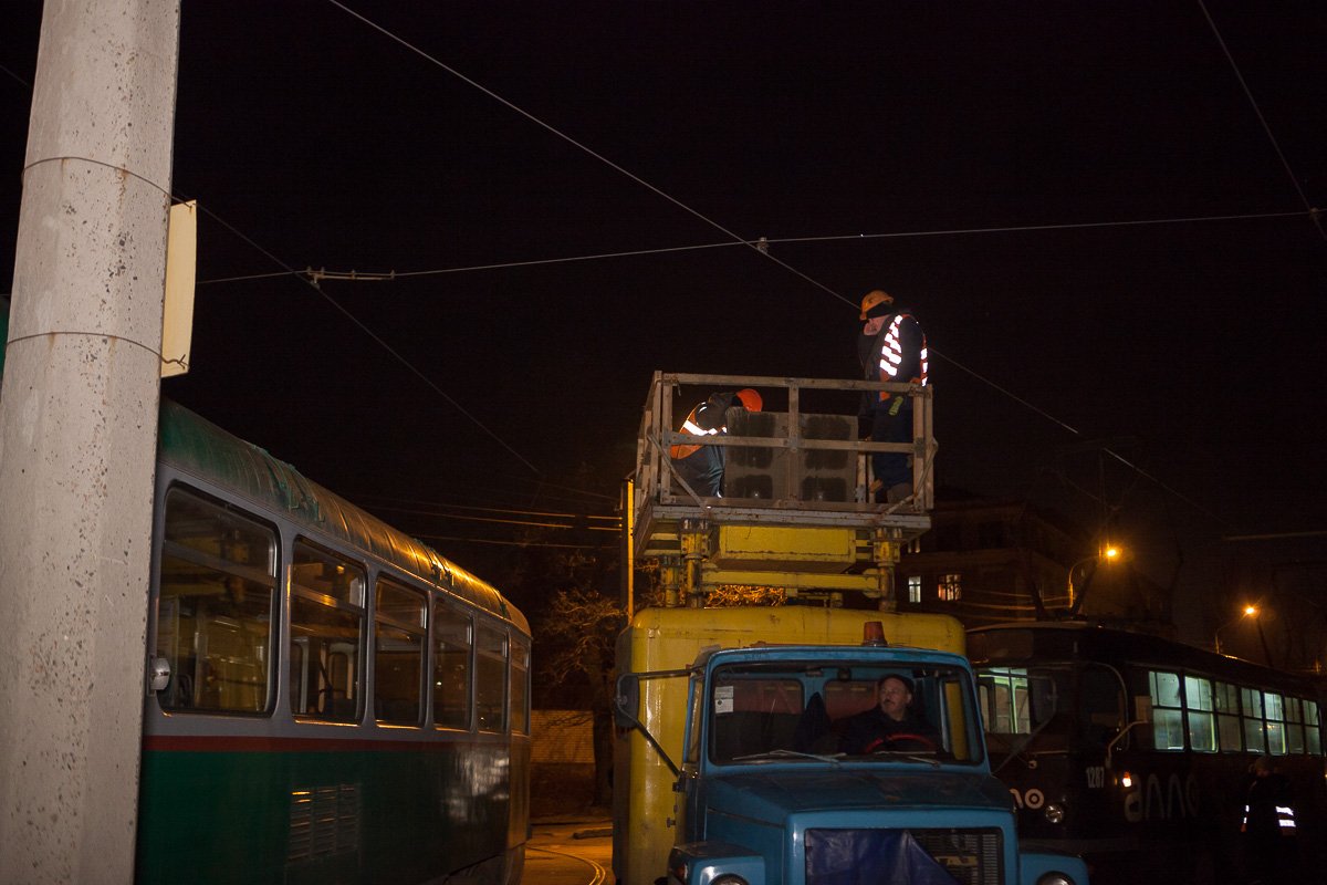 Рабочие оперативно приехали на место Рабочие оперативно приехали на место