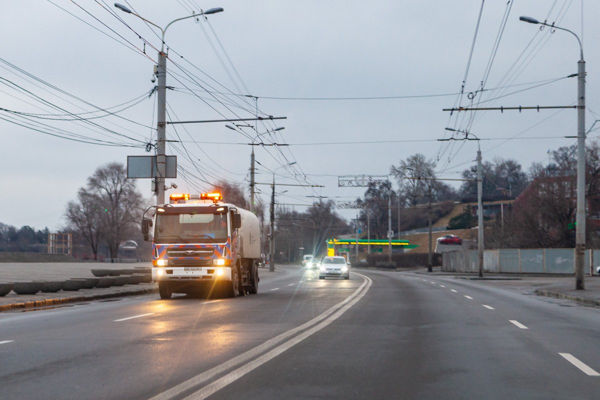 Чистим-чистим, моем-моем... Чистим-чистим, моем-моем...