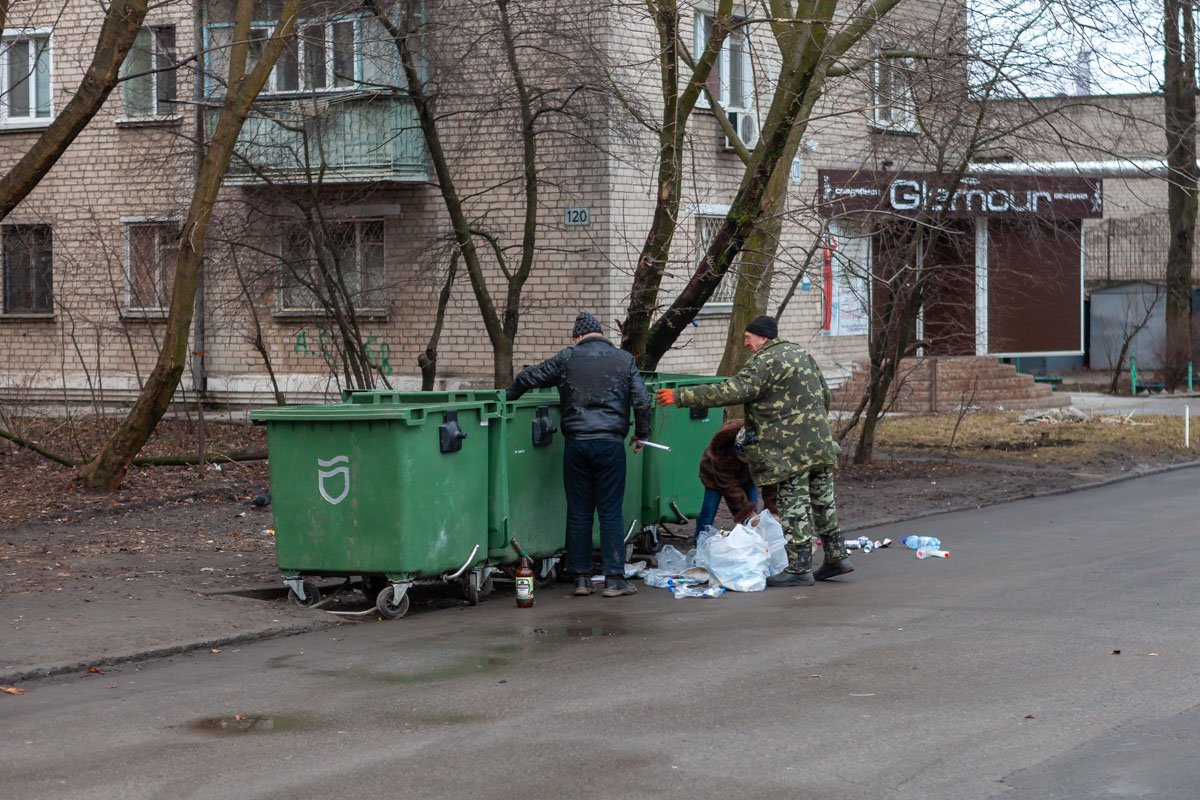 Каждый участвует как может Каждый участвует как может