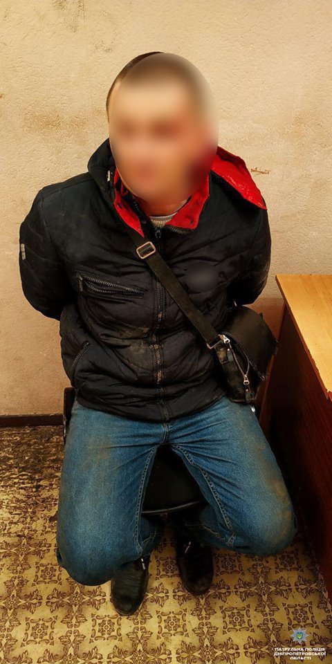 В Днепре патрульные задержали мужчину в розыске, когда он нарушил ПДД