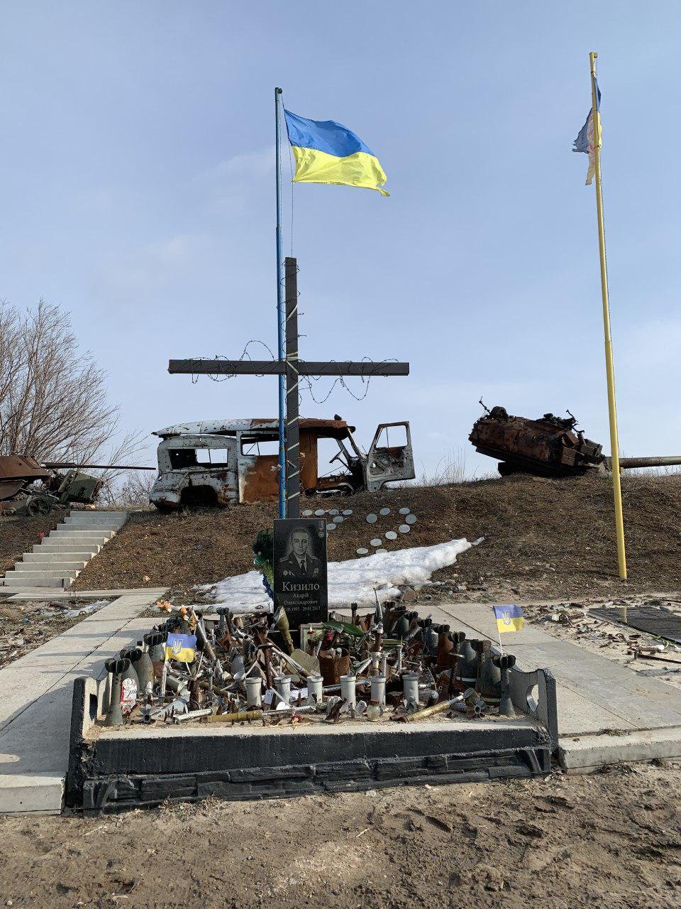 Мэр Каменского Андрей Белоусов привез снаряжение бойцам на передовую 3