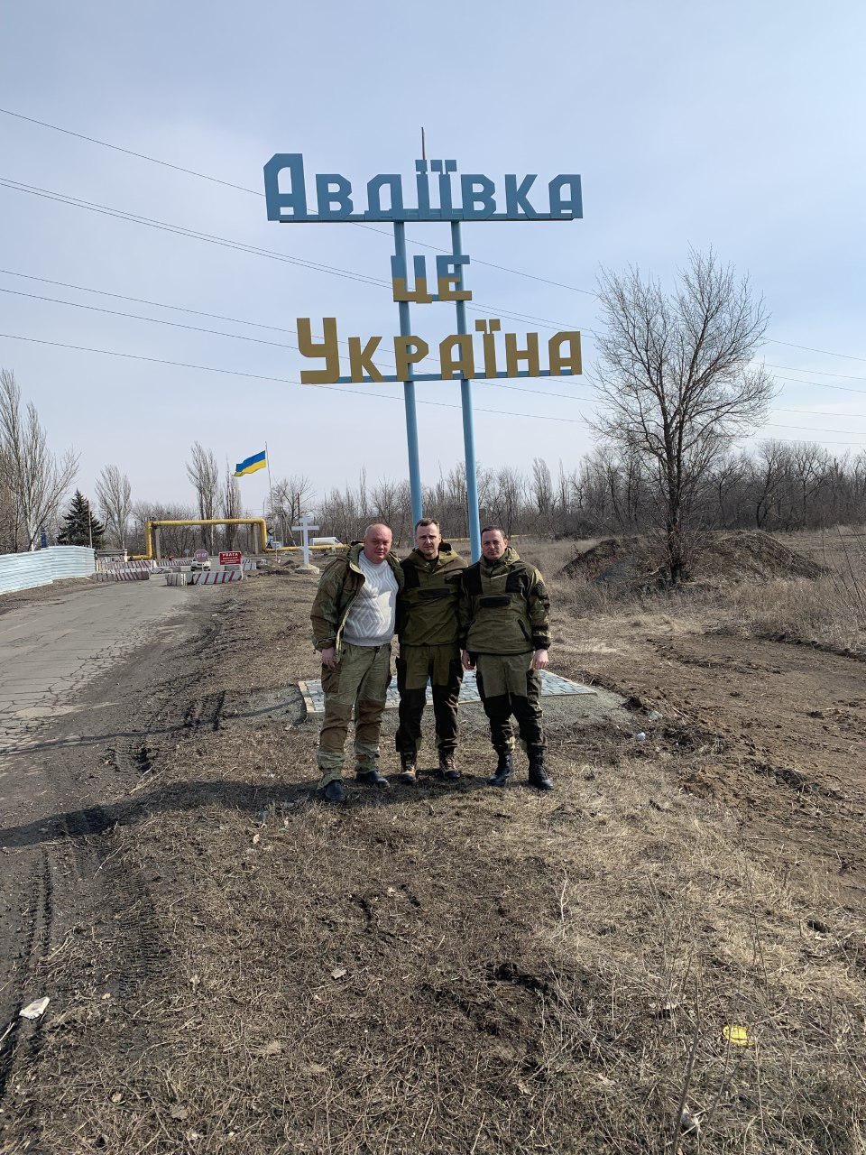 Мэр Каменского Андрей Белоусов привез снаряжение бойцам на передовую 5