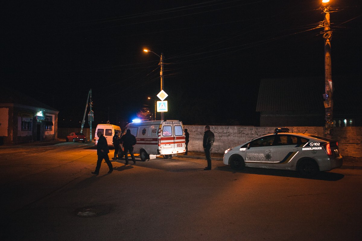 Водитель автомобиля скрылся, оставив сбитого мужчину на проезжей части Водитель автомобиля скрылся, оставив сбитого мужчину на проезжей части