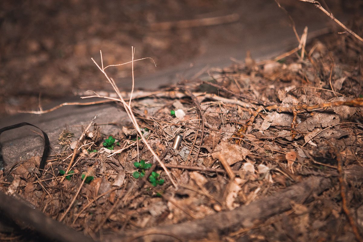 Гильзы лежали на земле