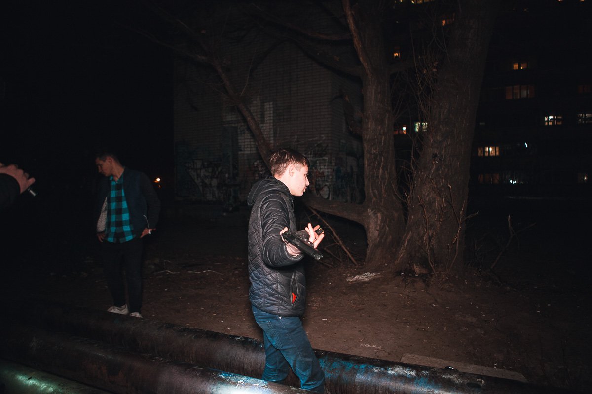 Изначально, парень уверял, что пистолет ему подарил отец