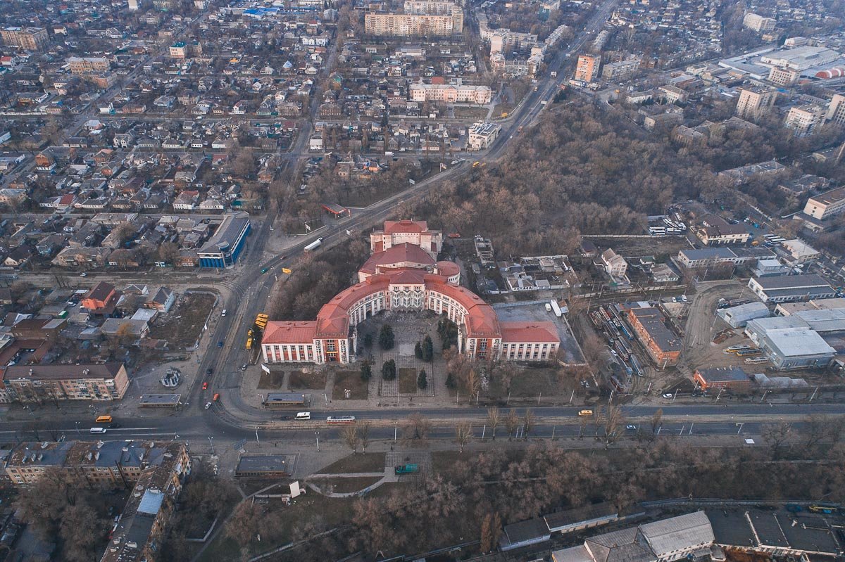 В здании проводят реконструкцию 