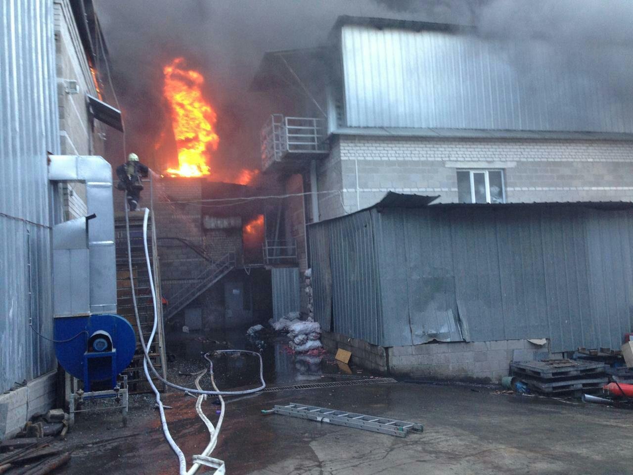 Спасатели оперативно прибыли на место Спасатели оперативно прибыли на место