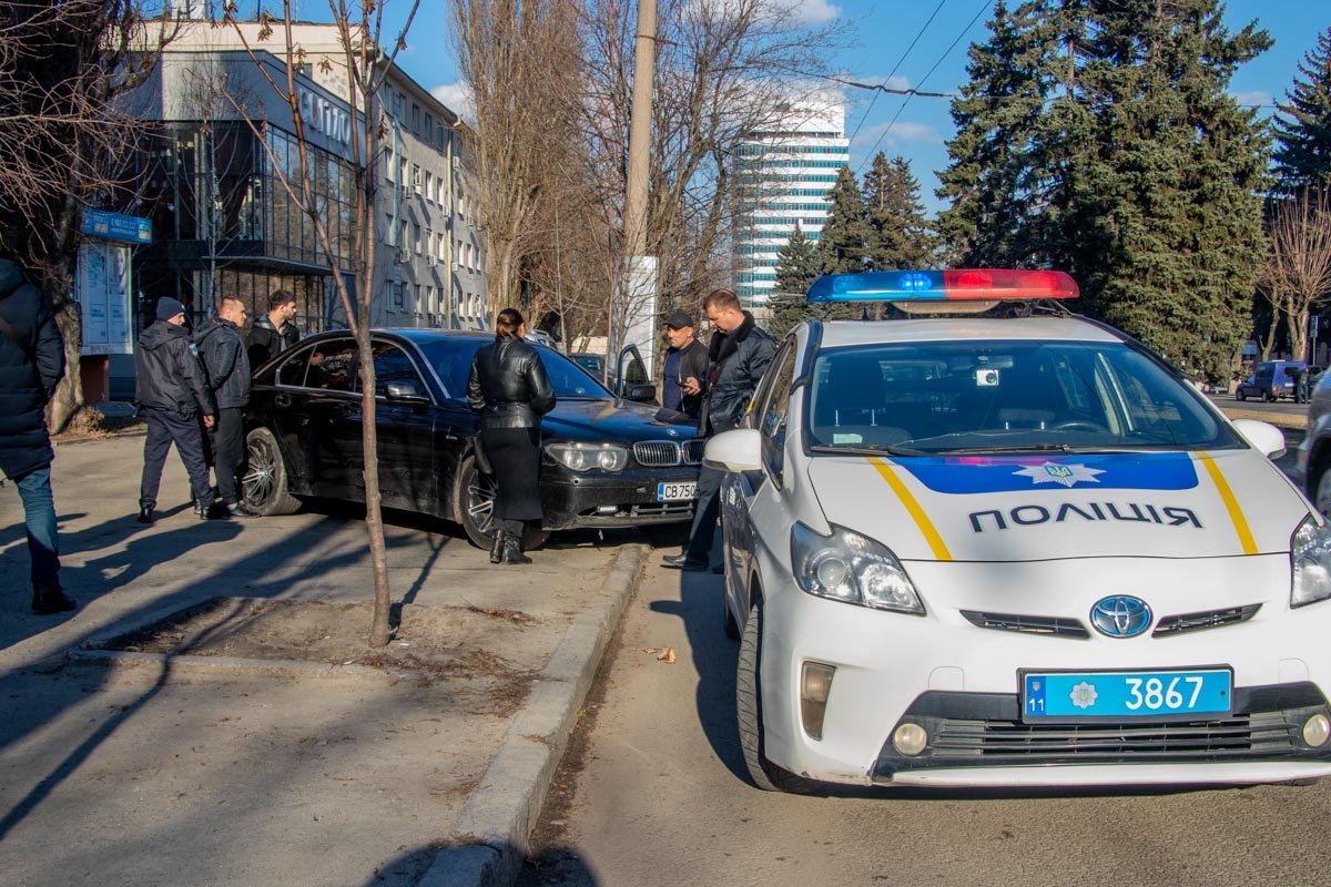 Находившихся в авто людей разыскивала полиция Находившихся в авто людей разыскивала полиция