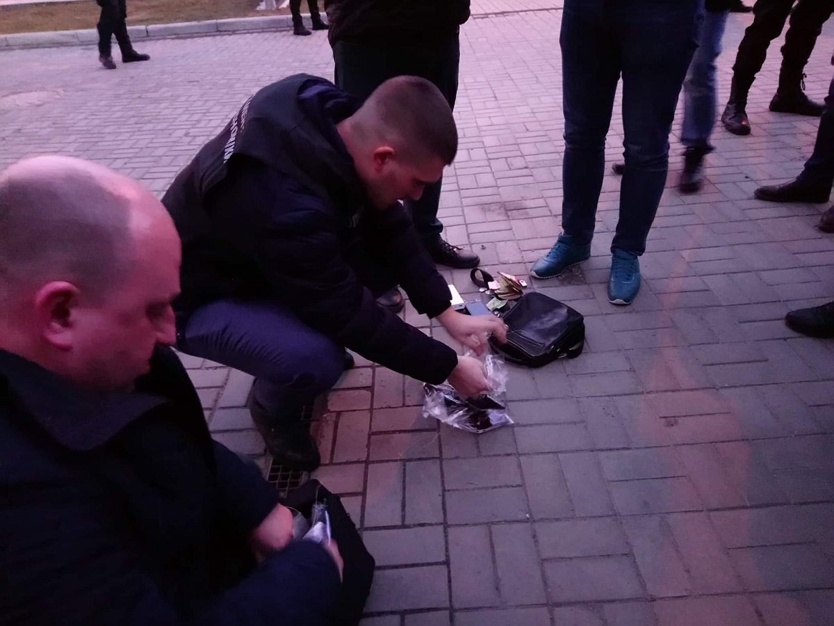 Рупор в барсетку не поместился Рупор в барсетку не поместился