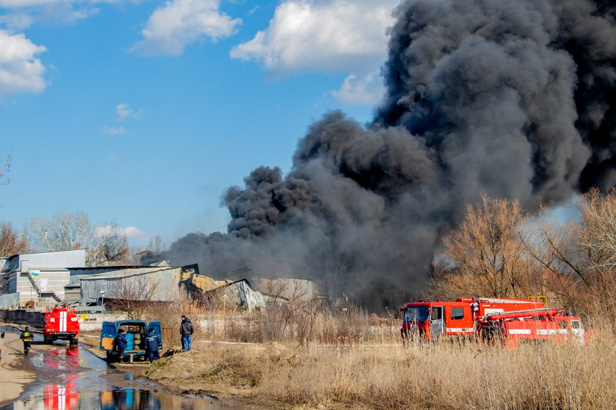 К тушению привлекли 55 спасателей К тушению привлекли 55 спасателей
