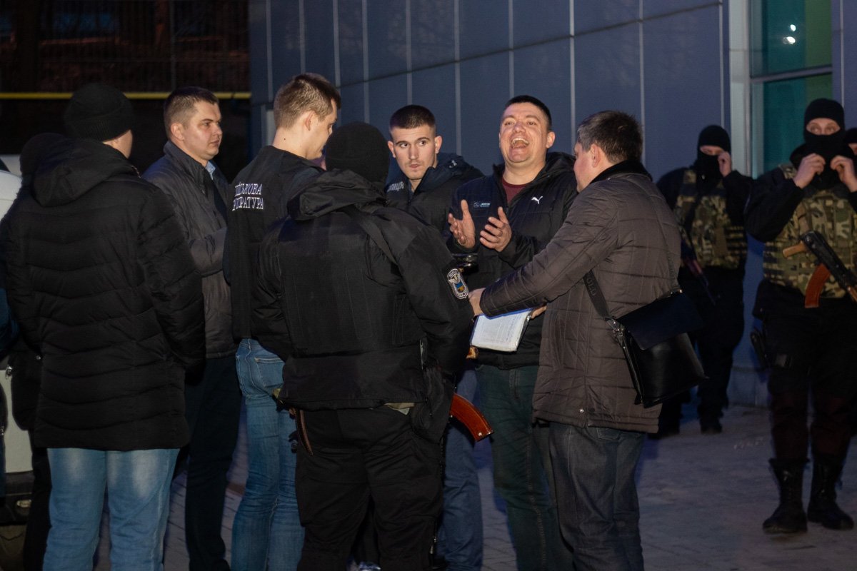 По приезде журналистов, Бильцан "включил громкость" на максимум и показал свое актерское мастерство По приезде журналистов, Бильцан "включил громкость" на максимум и показал свое актерское мастерство