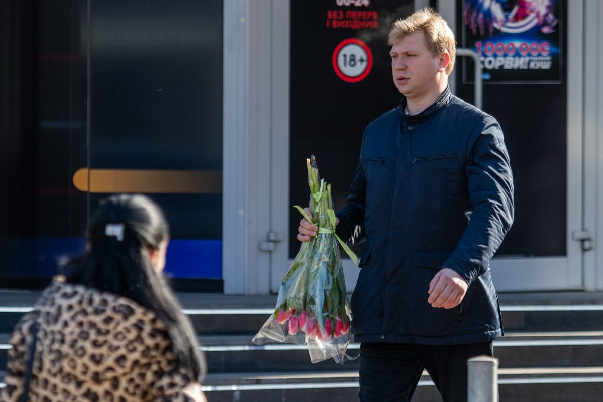 Может еще конфетки или открытку... Может еще конфетки или открытку...