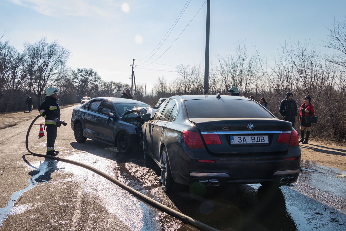 Движение на данном участке дороги затруднено Движение на данном участке дороги затруднено