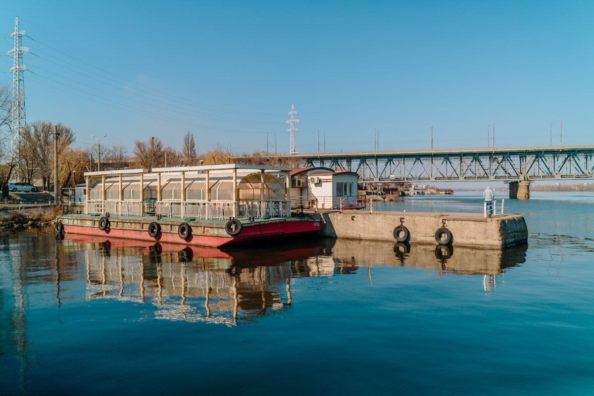 И без всяких условностей,