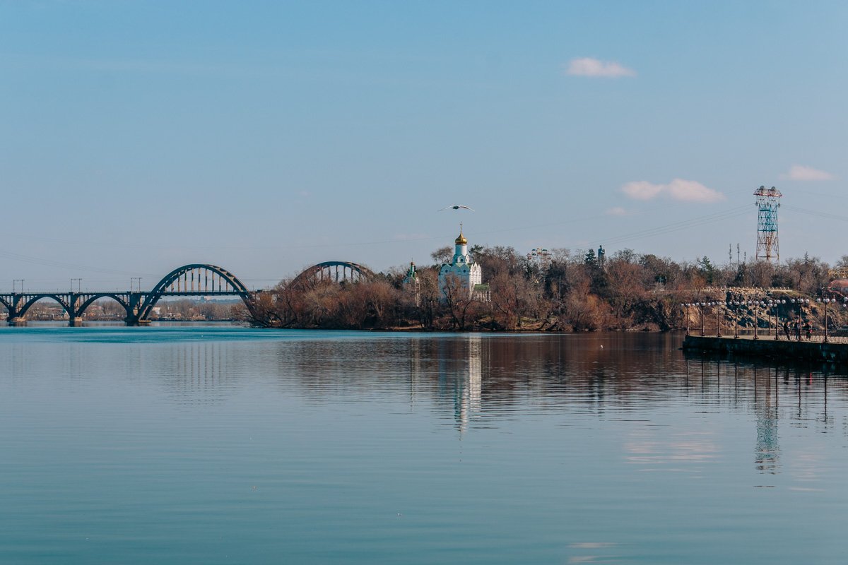 Но пока ещё сердца бушует пыл