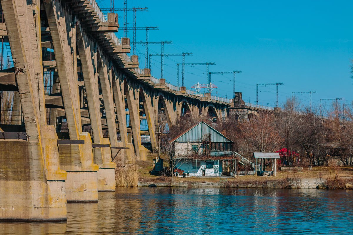 Несчастливой гримасой не порть лицо.