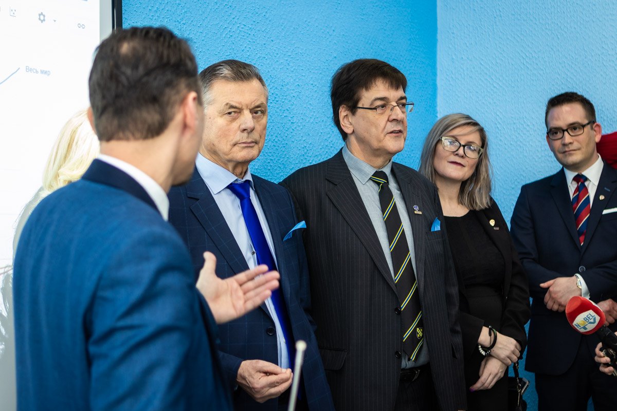 По случаю открытия Территории Великобритании и презентации этой программы в Университете имени Альфреда Нобеля в Днепр впервые прилетел Майкл Роберт Филлипс