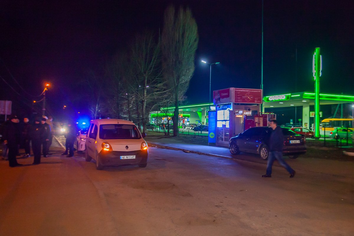 Заступился за девушку и получил удар ножом