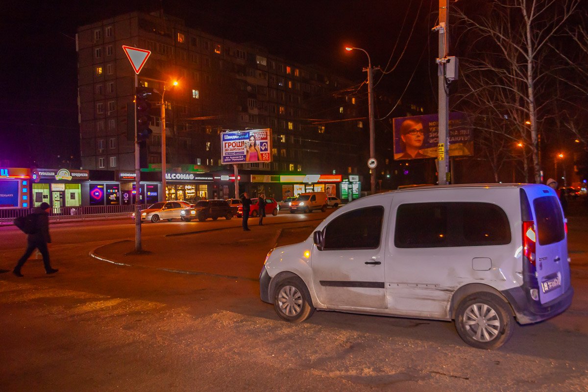 Водитель автомобиля заступился за девушку