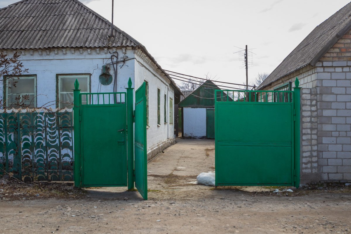 Когда патрульные приехали на место, мужчина пытался перерезать себе горло