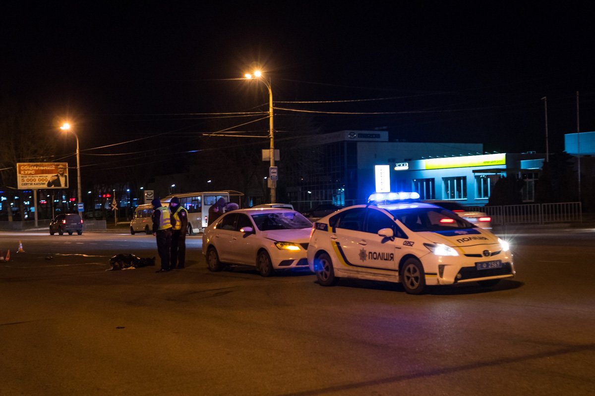 В Днепре на Запорожском шоссе автомобиль Seat насмерть сбил женщину В Днепре на Запорожском шоссе автомобиль Seat насмерть сбил женщину