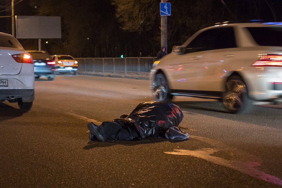 На место происшествия приехали медики, им оставалось лишь констатировать смерть На место происшествия приехали медики, им оставалось лишь констатировать смерть