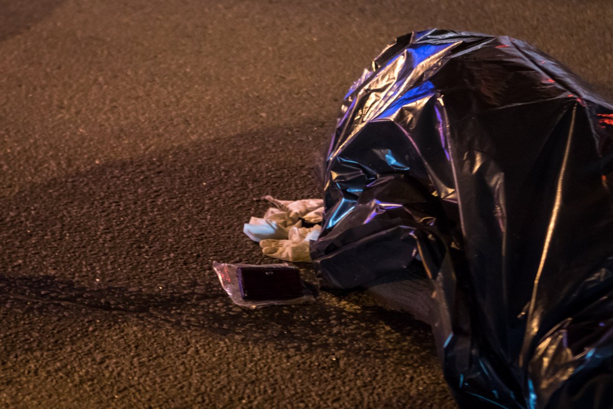 На место происшествия приехали медики, им оставалось лишь констатировать смерть На место происшествия приехали медики, им оставалось лишь констатировать смерть