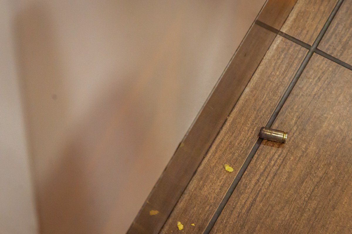 На месте нашли гильзу