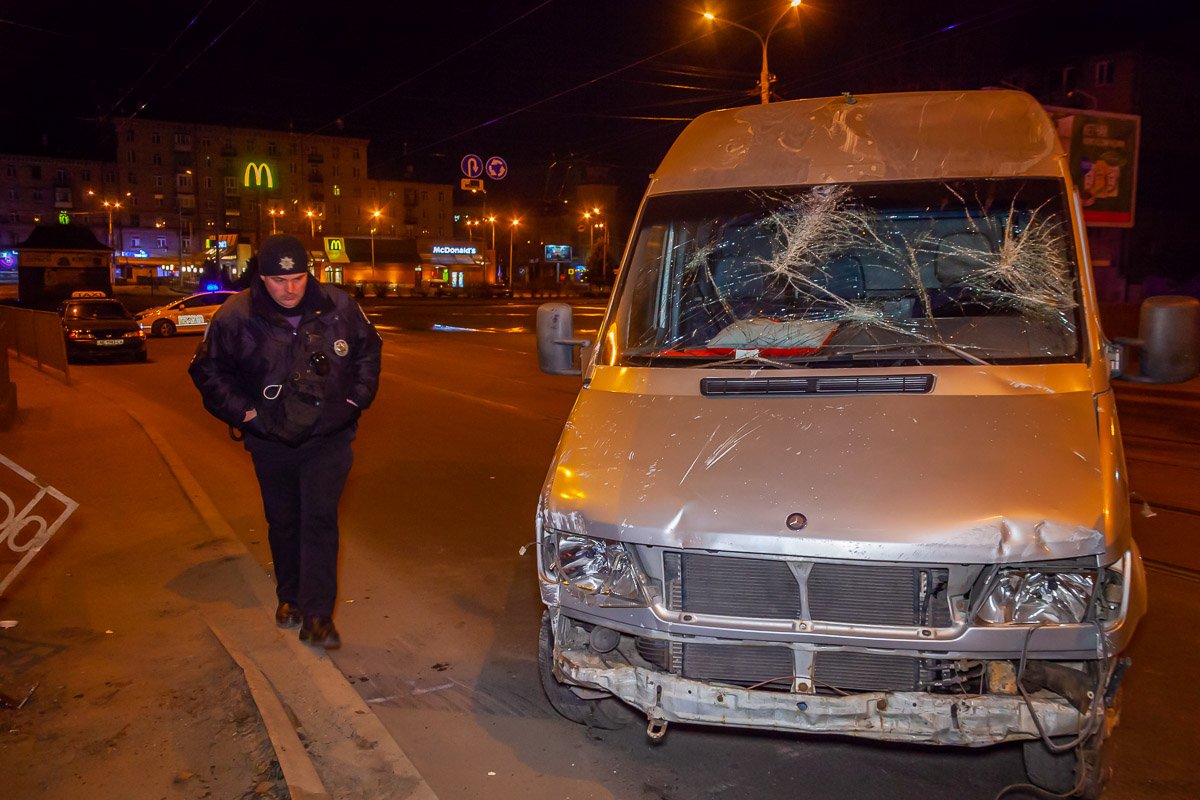 Автомобиль достаточно сильно пострадал Автомобиль достаточно сильно пострадал