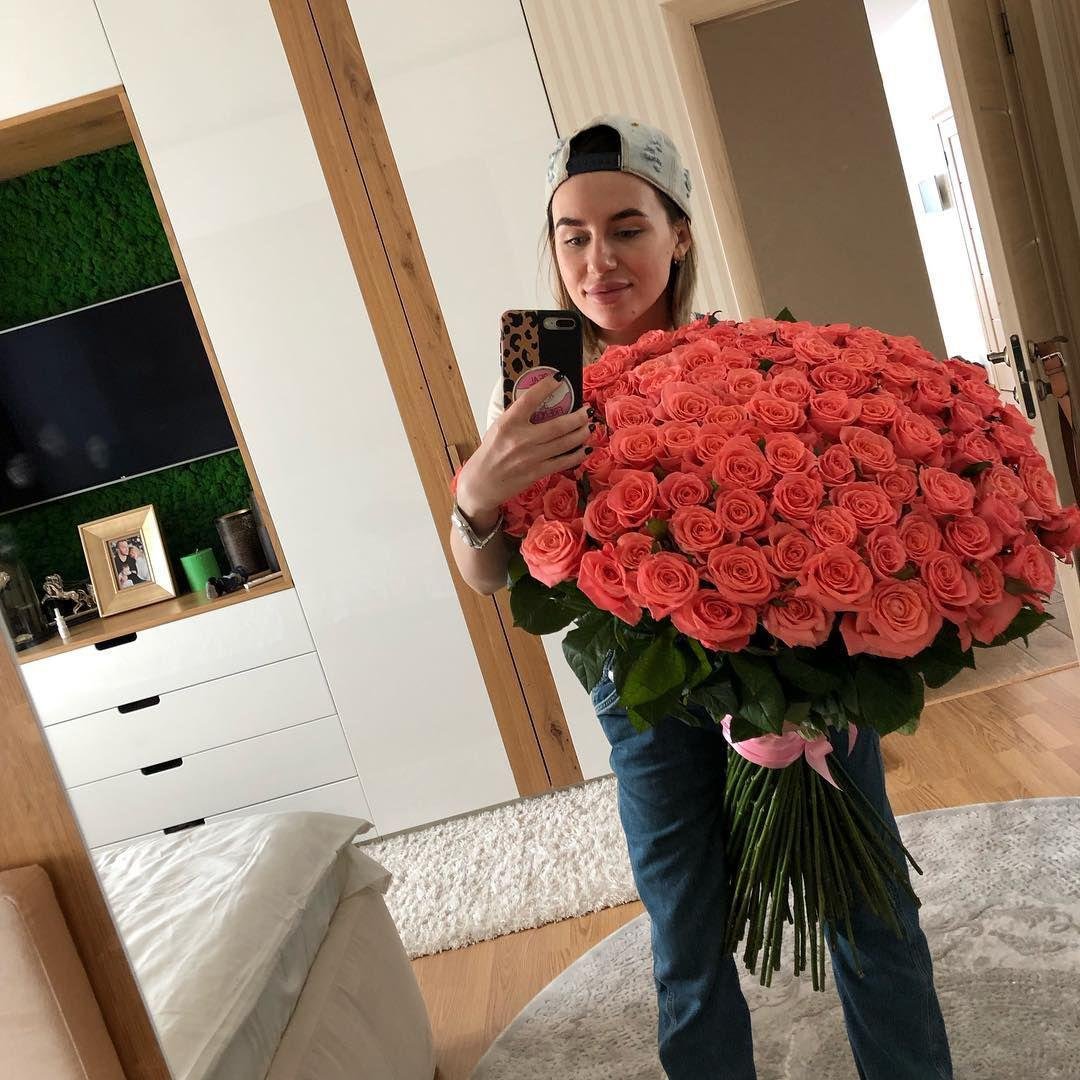 Миллион-миллион алых роз... Миллион-миллион алых роз...