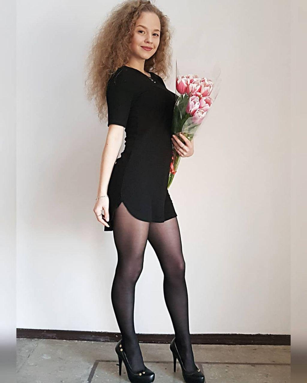 Маленькое черное платье всегда украшает женщину Маленькое черное платье всегда украшает женщину