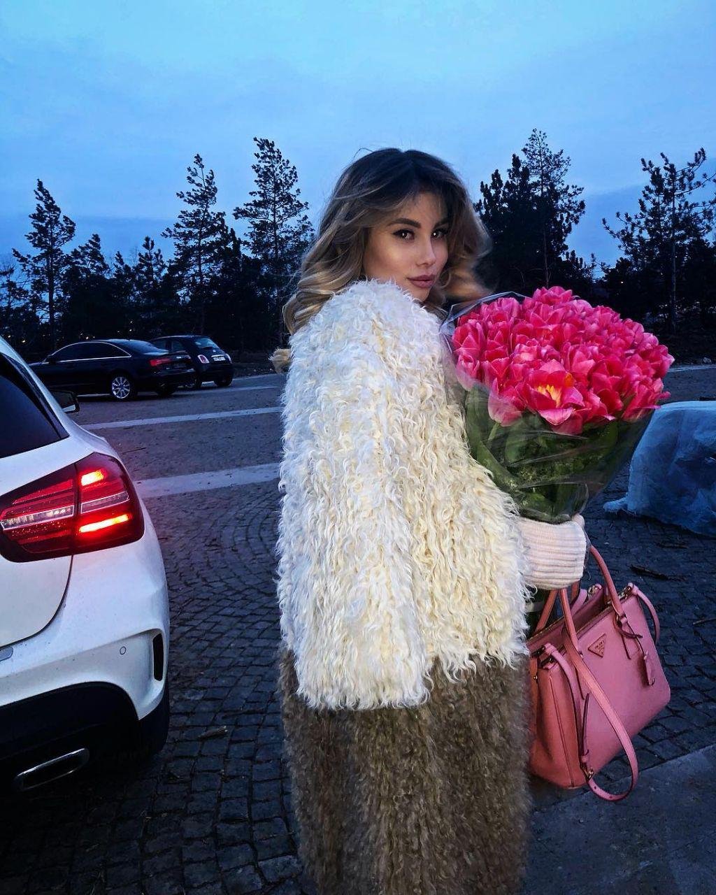 Весной девушки буквально излучают счастье Весной девушки буквально излучают счастье