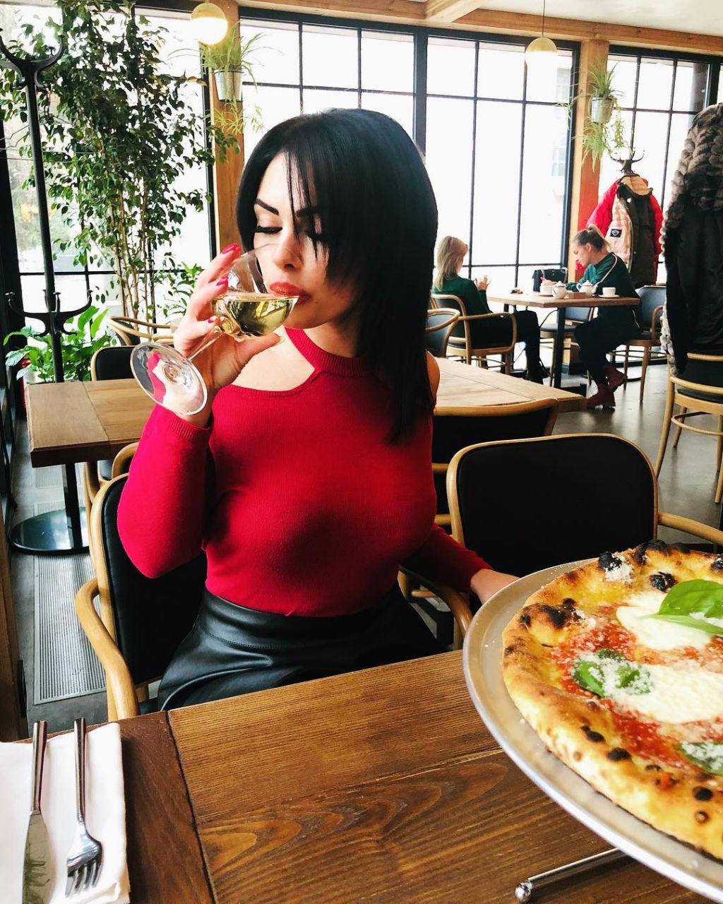 Пицца и винишко никогда не подводят Пицца и винишко никогда не подводят