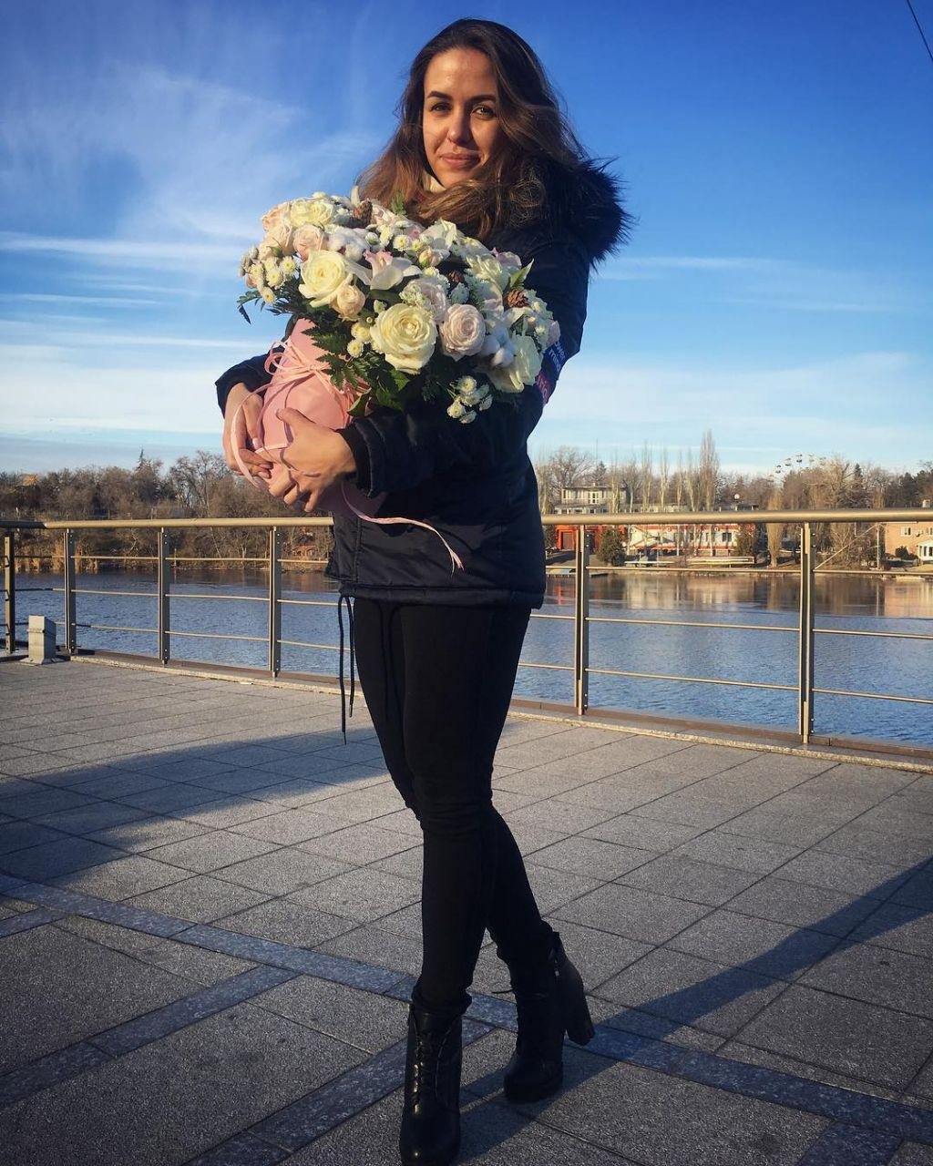 Роз много не бывает Роз много не бывает