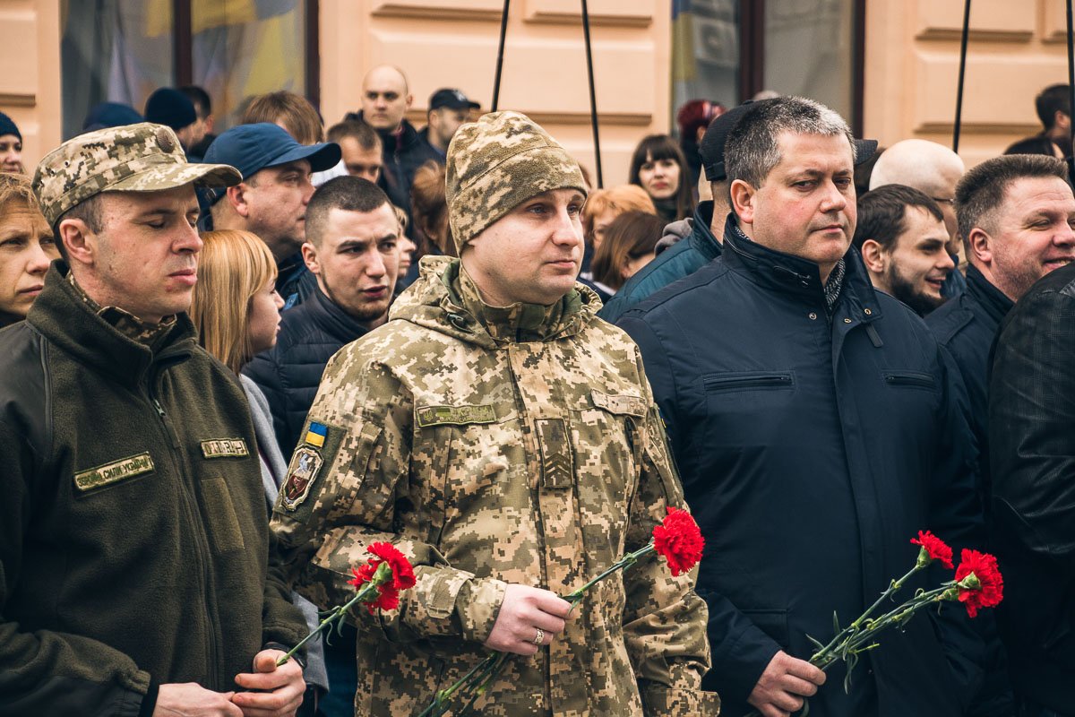 Жители  Днепра собрались у памятника Кобзарю