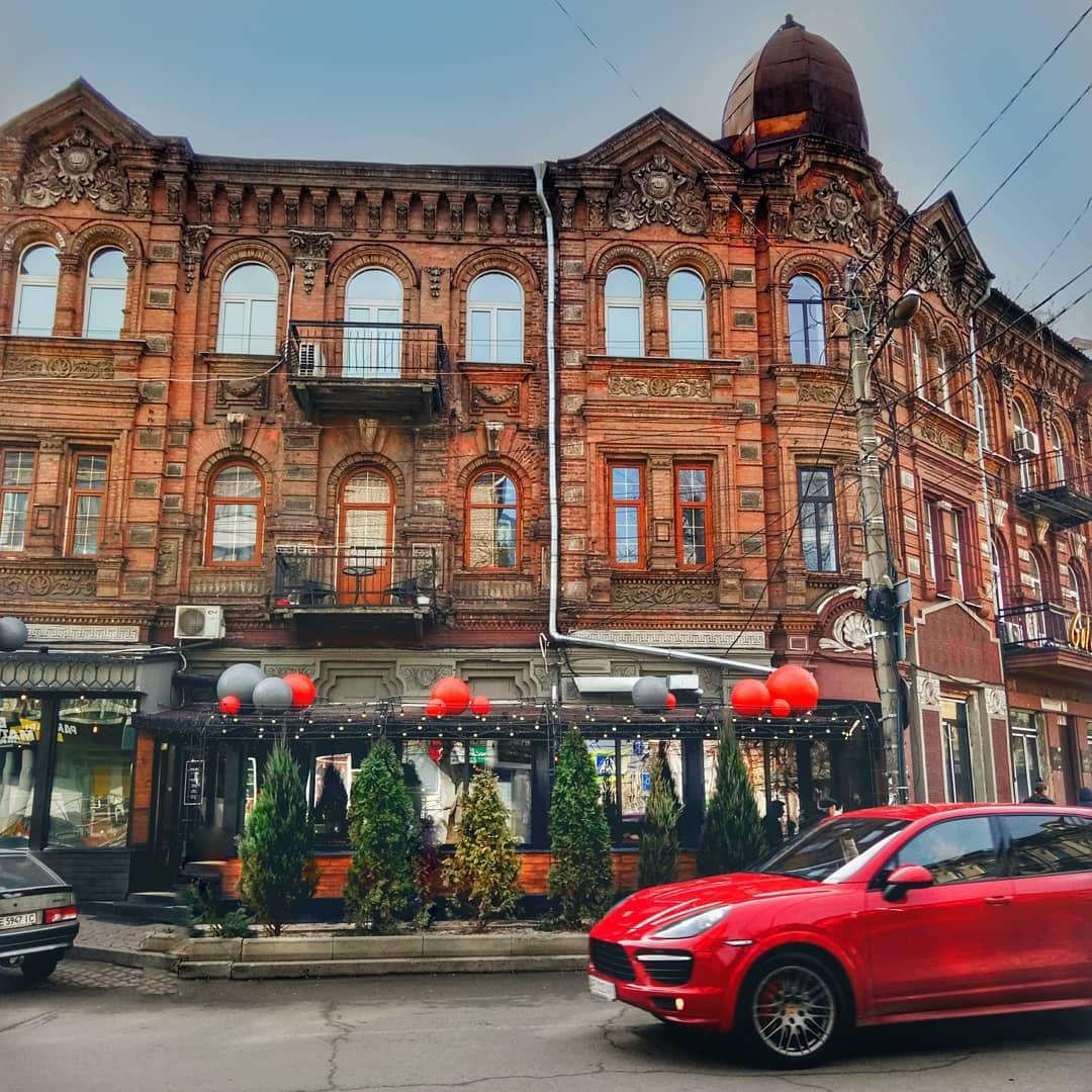 Здание может быть прекрасным и без украшений благодаря одним своим пропорциям. Фото: alenka.kozyreva Здание может быть прекрасным и без украшений благодаря одним своим пропорциям. Фото: alenka.kozyreva