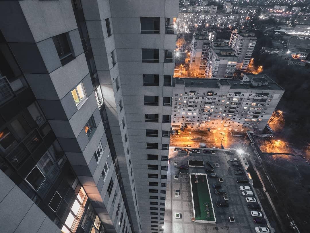 ...и камнем вниз с крыши дома... ...и камнем вниз с крыши дома...