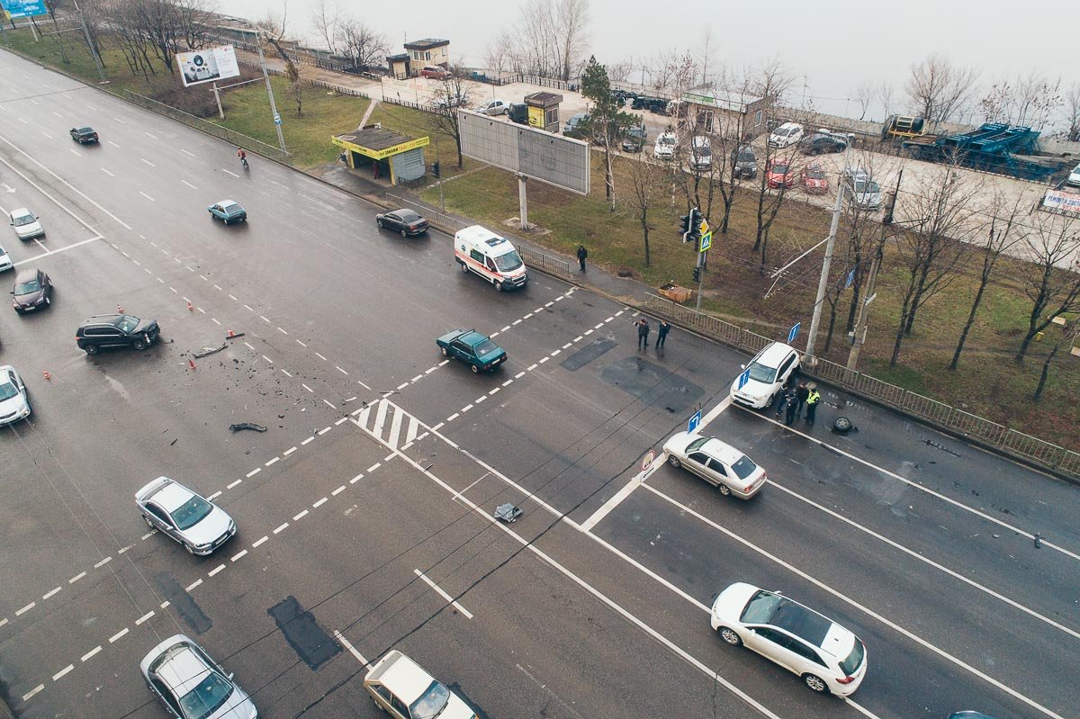 Правоохранители оградили место аварии дорожными знаками Правоохранители оградили место аварии дорожными знаками