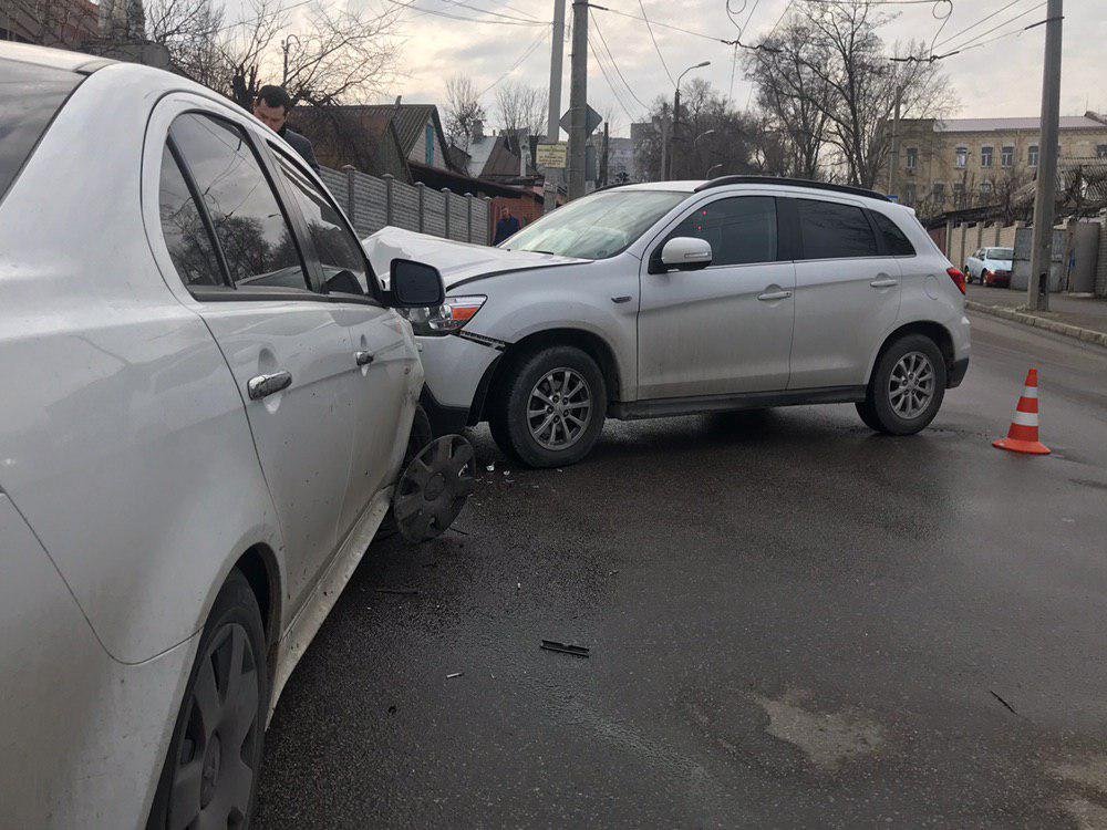 По состоянию на 15:35 на месте работает следователь по ДТП По состоянию на 15:35 на месте работает следователь по ДТП