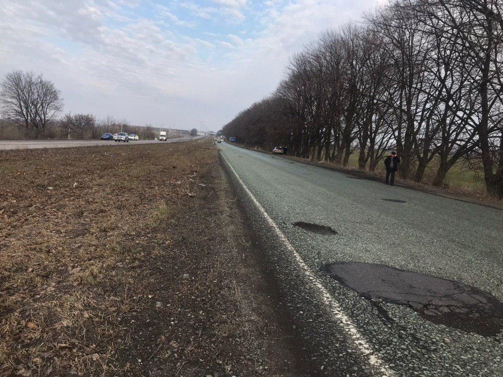 Предварительно, водитель «цепанул» яму и полностью потерял контроль над автомобилем Предварительно, водитель «цепанул» яму и полностью потерял контроль над автомобилем